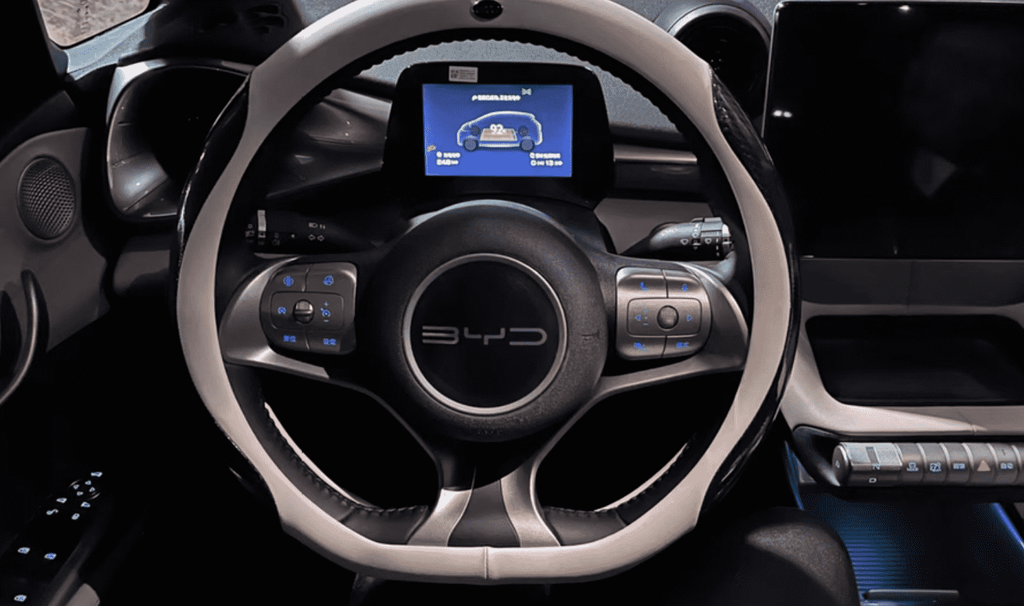 Xevaban.com ở 214 Giải Phóng là đơn vị chuyên cung cấp phụ kiện oto, đồ chơi oto, đồ chơi byd dolphin, phụ kiện byd dolphin, xevaban, 214 giải phóng, bọc vô lăng byd dolphin, ốp vô lăng byd dolphin, trang trí vô lăng byd dolphin.